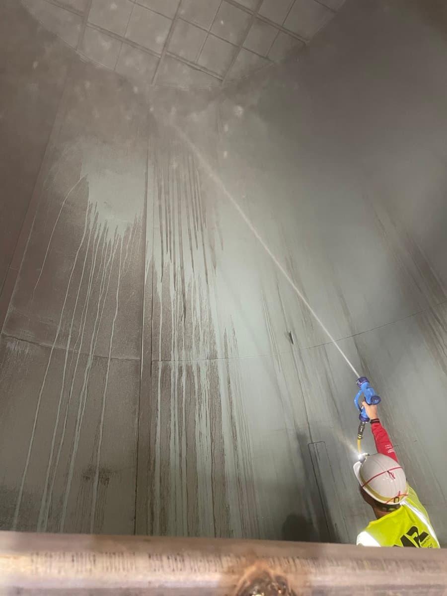 Tank disinfection during lining process